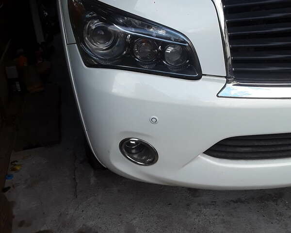 Белый Инфинити QX80, объемом двигателя 5.5 л и пробегом 150 тыс. км за 22000 $, фото 3 на Automoto.ua