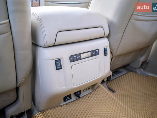 Белый Инфинити QX80, объемом двигателя 5.55 л и пробегом 81 тыс. км за 25000 $, фото 39 на Automoto.ua