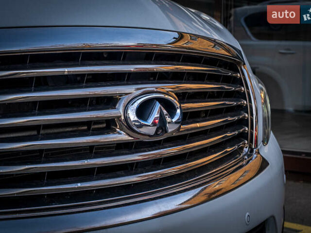 Белый Инфинити QX80, объемом двигателя 5.55 л и пробегом 81 тыс. км за 25000 $, фото 15 на Automoto.ua
