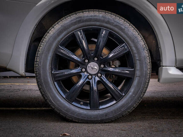 Белый Инфинити QX80, объемом двигателя 5.55 л и пробегом 81 тыс. км за 25000 $, фото 16 на Automoto.ua