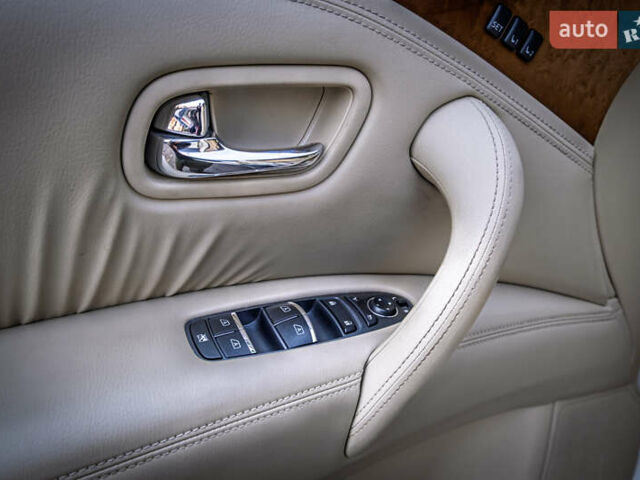 Белый Инфинити QX80, объемом двигателя 5.55 л и пробегом 81 тыс. км за 25000 $, фото 34 на Automoto.ua