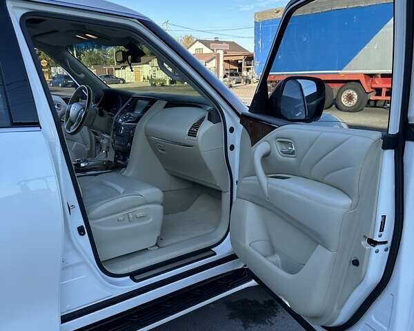 Белый Инфинити QX80, объемом двигателя 5.55 л и пробегом 48 тыс. км за 29900 $, фото 34 на Automoto.ua