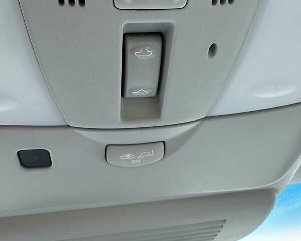 Белый Инфинити QX80, объемом двигателя 5.55 л и пробегом 48 тыс. км за 29900 $, фото 26 на Automoto.ua