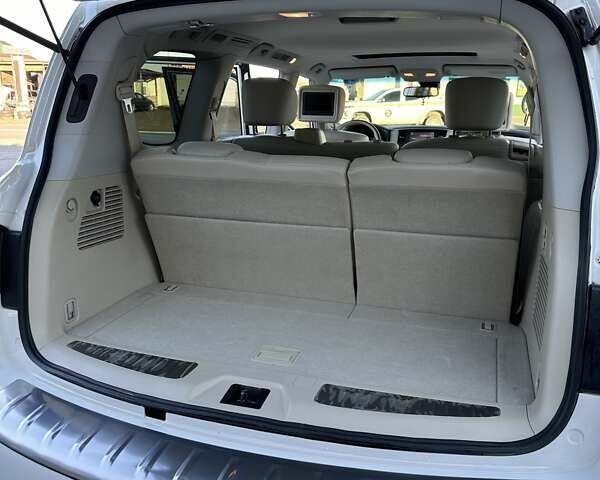 Белый Инфинити QX80, объемом двигателя 5.55 л и пробегом 48 тыс. км за 29900 $, фото 46 на Automoto.ua