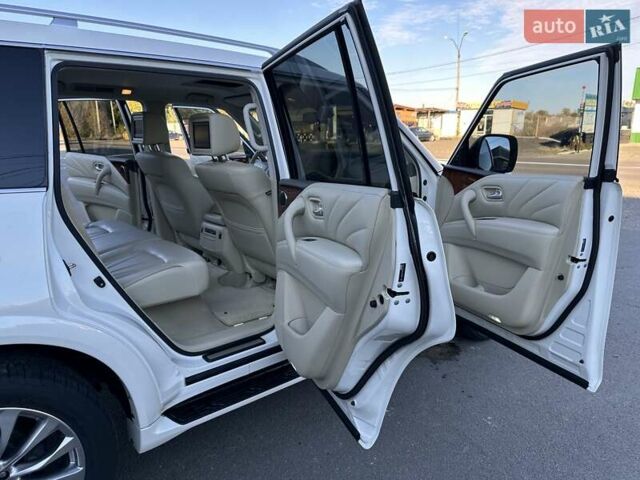 Белый Инфинити QX80, объемом двигателя 5.55 л и пробегом 48 тыс. км за 29900 $, фото 38 на Automoto.ua