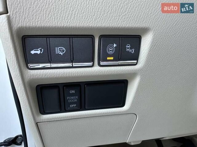 Белый Инфинити QX80, объемом двигателя 5.55 л и пробегом 48 тыс. км за 29900 $, фото 33 на Automoto.ua