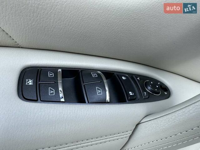 Белый Инфинити QX80, объемом двигателя 5.55 л и пробегом 48 тыс. км за 29900 $, фото 19 на Automoto.ua
