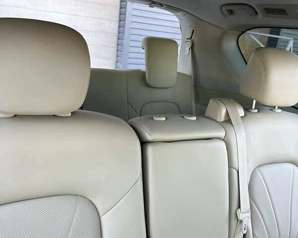 Белый Инфинити QX80, объемом двигателя 5.55 л и пробегом 48 тыс. км за 29900 $, фото 48 на Automoto.ua
