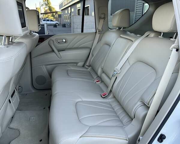 Белый Инфинити QX80, объемом двигателя 5.55 л и пробегом 48 тыс. км за 29900 $, фото 40 на Automoto.ua
