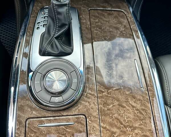 Белый Инфинити QX80, объемом двигателя 5.55 л и пробегом 44 тыс. км за 33000 $, фото 14 на Automoto.ua