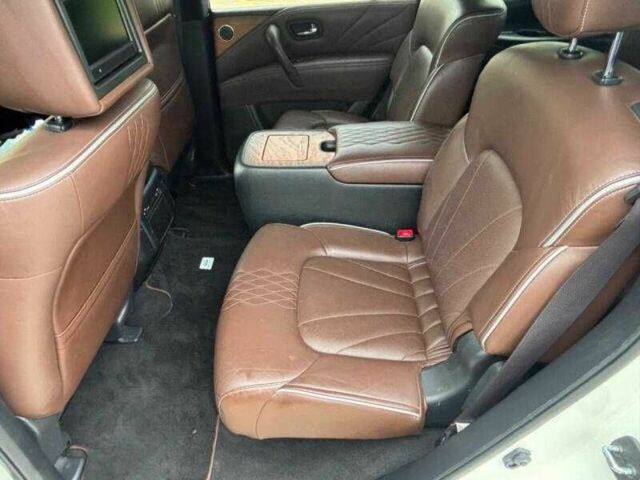 Белый Инфинити QX80, объемом двигателя 5.6 л и пробегом 54 тыс. км за 5100 $, фото 8 на Automoto.ua