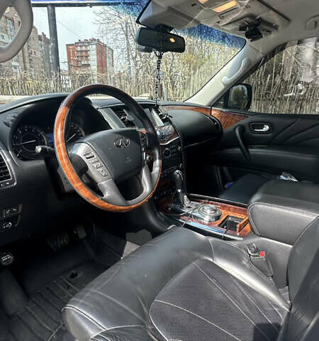 Белый Инфинити QX80, объемом двигателя 5.55 л и пробегом 153 тыс. км за 34999 $, фото 5 на Automoto.ua