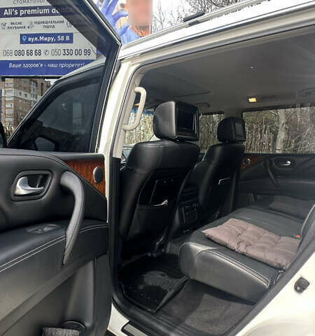 Белый Инфинити QX80, объемом двигателя 5.55 л и пробегом 153 тыс. км за 34999 $, фото 13 на Automoto.ua
