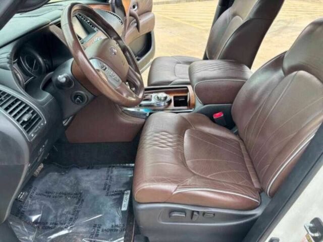 Белый Инфинити QX80, объемом двигателя 5.6 л и пробегом 54 тыс. км за 5100 $, фото 4 на Automoto.ua