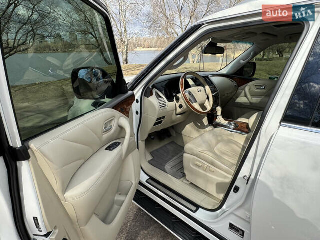 Белый Инфинити QX80, объемом двигателя 5.6 л и пробегом 162 тыс. км за 28800 $, фото 12 на Automoto.ua