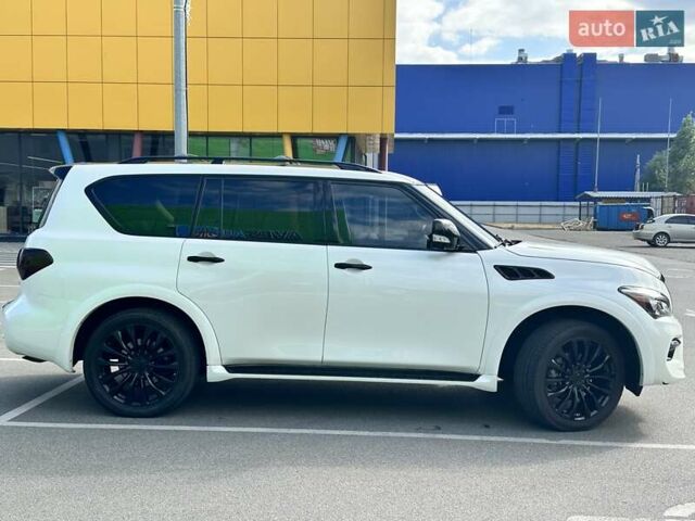 Белый Инфинити QX80, объемом двигателя 5.55 л и пробегом 44 тыс. км за 33000 $, фото 2 на Automoto.ua