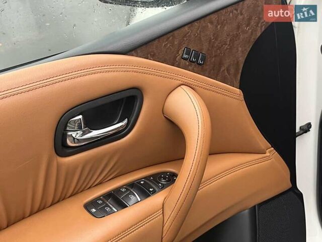 Белый Инфинити QX80, объемом двигателя 5.6 л и пробегом 172 тыс. км за 22990 $, фото 15 на Automoto.ua