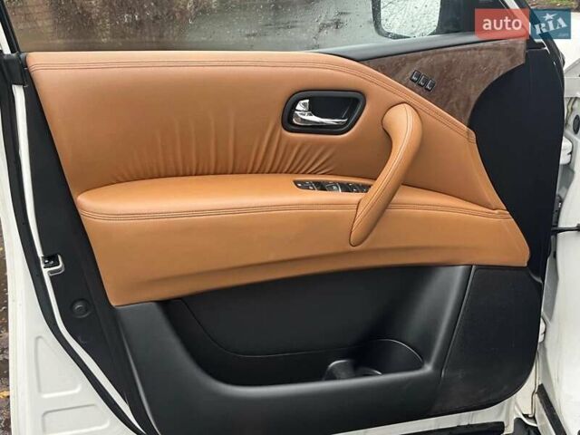 Белый Инфинити QX80, объемом двигателя 5.6 л и пробегом 172 тыс. км за 22990 $, фото 14 на Automoto.ua