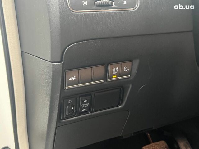 Белый Инфинити QX80, объемом двигателя 5.6 л и пробегом 172 тыс. км за 22990 $, фото 19 на Automoto.ua