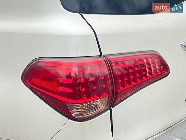 Белый Инфинити QX80, объемом двигателя 5.6 л и пробегом 172 тыс. км за 22990 $, фото 13 на Automoto.ua