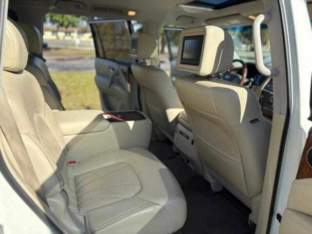 Белый Инфинити QX80, объемом двигателя 5.6 л и пробегом 48 тыс. км за 5700 $, фото 14 на Automoto.ua