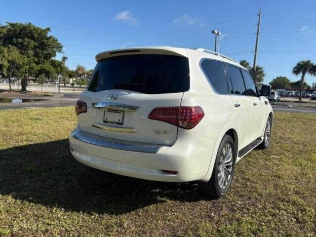 Белый Инфинити QX80, объемом двигателя 5.6 л и пробегом 48 тыс. км за 5700 $, фото 4 на Automoto.ua
