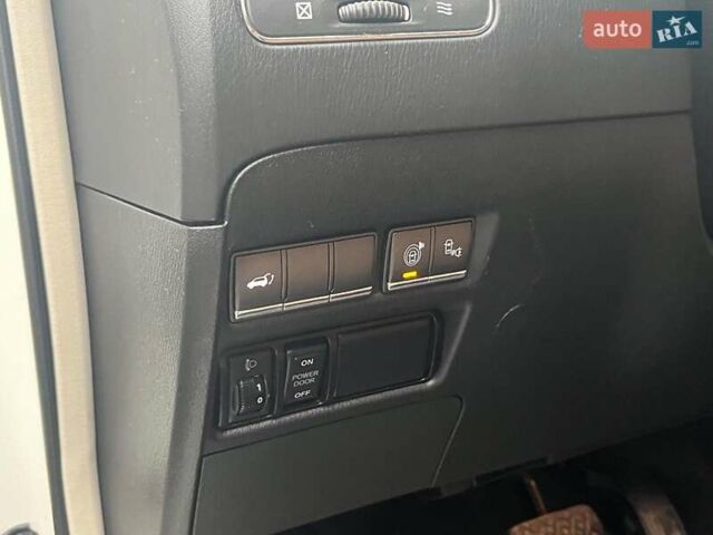 Белый Инфинити QX80, объемом двигателя 5.6 л и пробегом 172 тыс. км за 22990 $, фото 19 на Automoto.ua