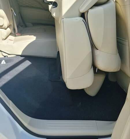 Белый Инфинити QX80, объемом двигателя 5.6 л и пробегом 75 тыс. км за 44000 $, фото 23 на Automoto.ua