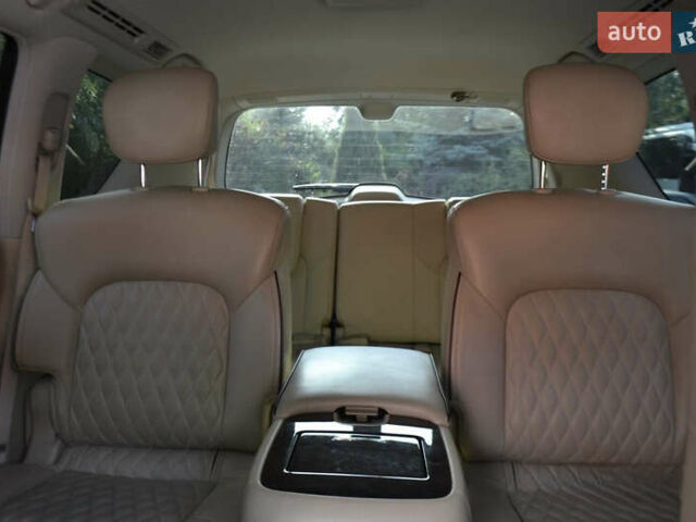 Белый Инфинити QX80, объемом двигателя 5.55 л и пробегом 100 тыс. км за 45500 $, фото 4 на Automoto.ua