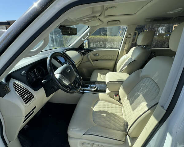 Белый Инфинити QX80, объемом двигателя 5.55 л и пробегом 47 тыс. км за 46000 $, фото 5 на Automoto.ua