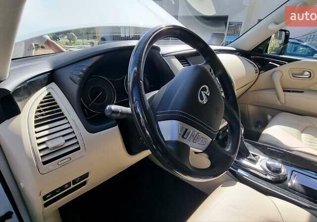 Белый Инфинити QX80, объемом двигателя 5.6 л и пробегом 75 тыс. км за 44000 $, фото 33 на Automoto.ua
