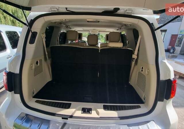 Белый Инфинити QX80, объемом двигателя 5.6 л и пробегом 75 тыс. км за 44000 $, фото 18 на Automoto.ua