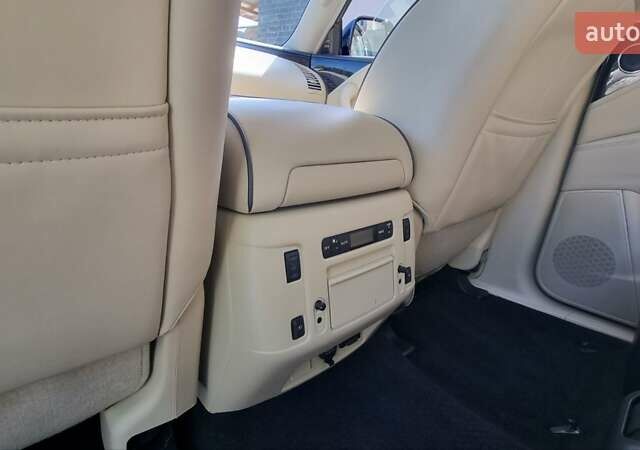 Белый Инфинити QX80, объемом двигателя 5.6 л и пробегом 75 тыс. км за 44000 $, фото 16 на Automoto.ua