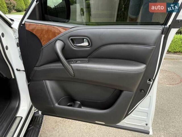 Білий Інфініті QX80, об'ємом двигуна 5.55 л та пробігом 117 тис. км за 30999 $, фото 43 на Automoto.ua