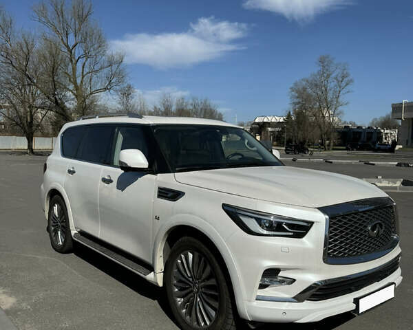 Белый Инфинити QX80, объемом двигателя 5.55 л и пробегом 47 тыс. км за 46000 $, фото 2 на Automoto.ua