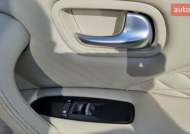 Белый Инфинити QX80, объемом двигателя 5.6 л и пробегом 75 тыс. км за 44000 $, фото 28 на Automoto.ua