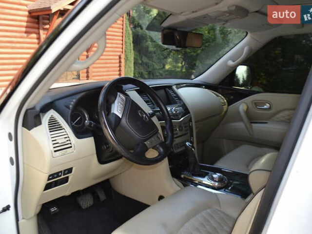 Белый Инфинити QX80, объемом двигателя 5.55 л и пробегом 100 тыс. км за 45500 $, фото 5 на Automoto.ua