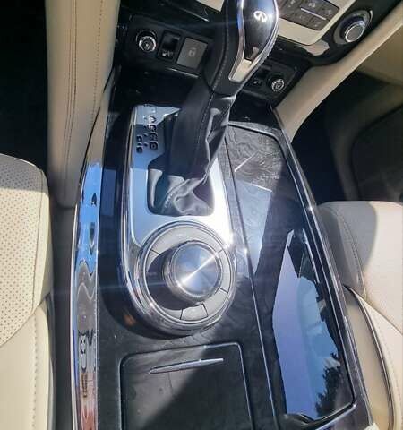 Белый Инфинити QX80, объемом двигателя 5.6 л и пробегом 75 тыс. км за 44000 $, фото 14 на Automoto.ua