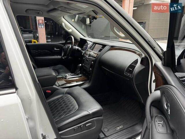 Белый Инфинити QX80, объемом двигателя 5.55 л и пробегом 57 тыс. км за 44000 $, фото 22 на Automoto.ua