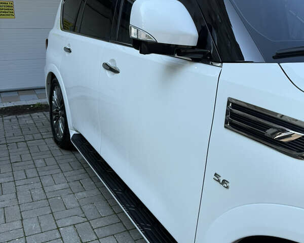 Белый Инфинити QX80, объемом двигателя 5.55 л и пробегом 110 тыс. км за 41199 $, фото 3 на Automoto.ua