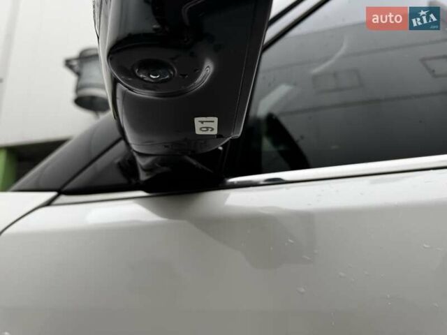 Белый Инфинити QX80, объемом двигателя 5.55 л и пробегом 57 тыс. км за 44000 $, фото 24 на Automoto.ua