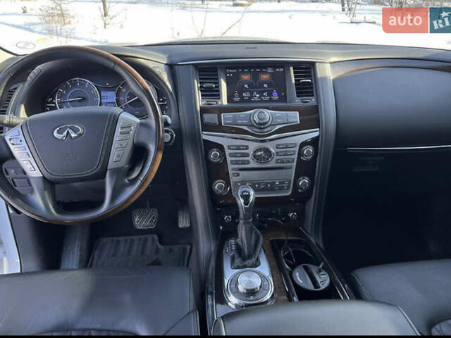 Белый Инфинити QX80, объемом двигателя 5.55 л и пробегом 51 тыс. км за 41500 $, фото 1 на Automoto.ua