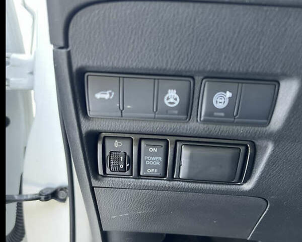 Белый Инфинити QX80, объемом двигателя 5.55 л и пробегом 51 тыс. км за 41500 $, фото 3 на Automoto.ua