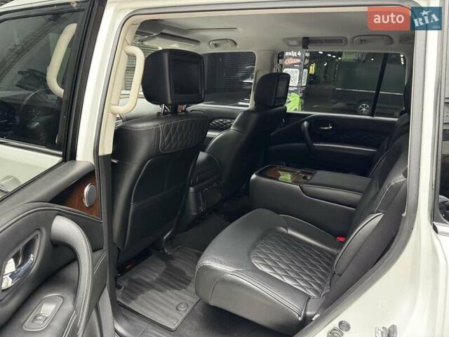 Белый Инфинити QX80, объемом двигателя 5.55 л и пробегом 57 тыс. км за 44000 $, фото 17 на Automoto.ua