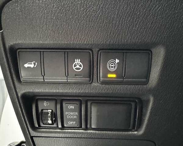 Белый Инфинити QX80, объемом двигателя 5.55 л и пробегом 57 тыс. км за 44000 $, фото 27 на Automoto.ua