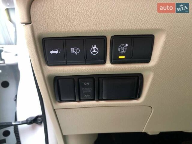 Білий Інфініті QX80, об'ємом двигуна 5.55 л та пробігом 112 тис. км за 41990 $, фото 17 на Automoto.ua