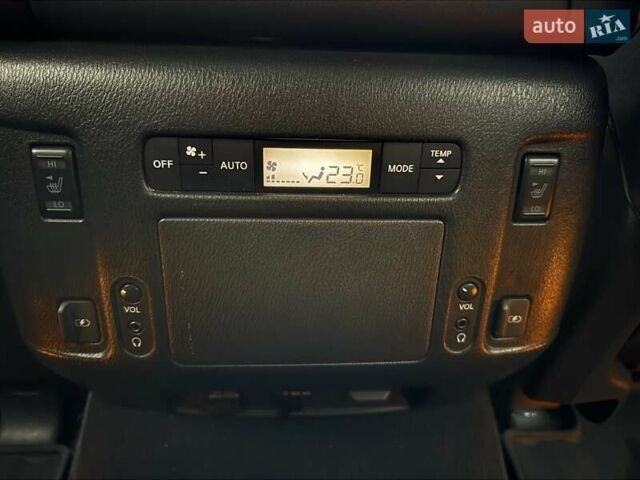 Белый Инфинити QX80, объемом двигателя 5.55 л и пробегом 57 тыс. км за 44000 $, фото 40 на Automoto.ua