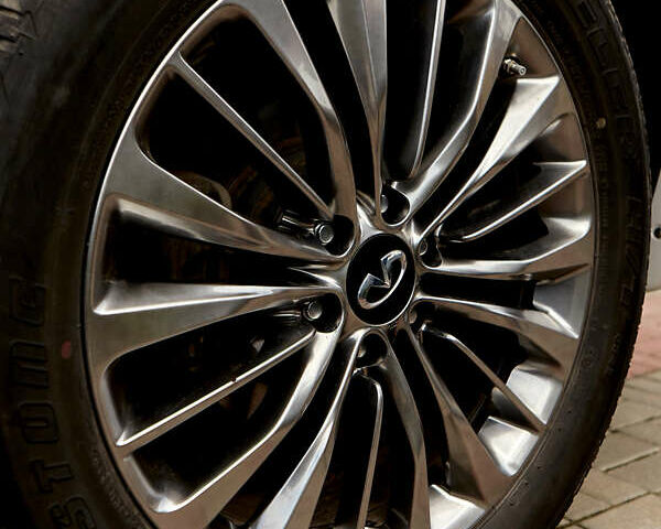 Белый Инфинити QX80, объемом двигателя 5.55 л и пробегом 51 тыс. км за 41500 $, фото 6 на Automoto.ua
