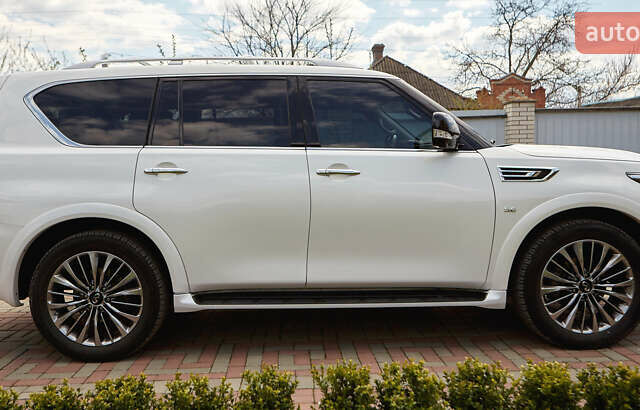 Белый Инфинити QX80, объемом двигателя 5.55 л и пробегом 51 тыс. км за 41500 $, фото 5 на Automoto.ua