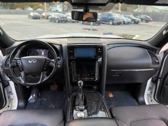 Белый Инфинити QX80, объемом двигателя 5.6 л и пробегом 42 тыс. км за 15000 $, фото 8 на Automoto.ua